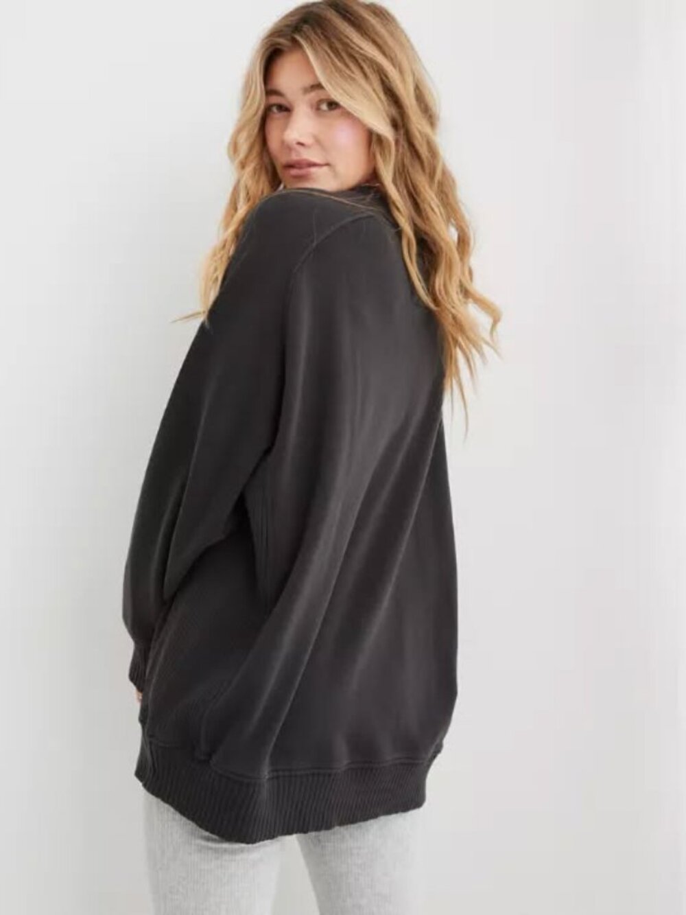 Aerie Women's Down-To-Earth Crew Sweatshirt in Smoked Gray Size Small - Picture 2 of 9